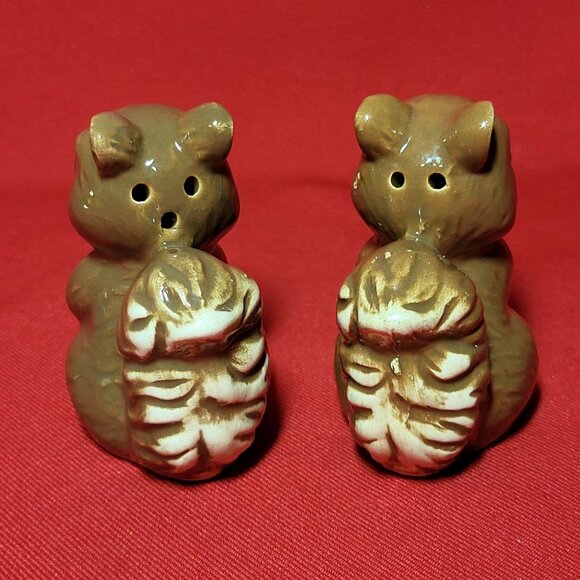 Vintage Squirrel Ceramic Glazed Salt and Pepper Shakers Set of 2 - Picture 3 of 10